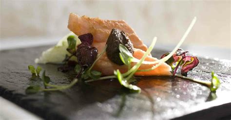 The act of using a warm tortilla in lieu of a dental damn while vigorously licking a stinky vagina. Gerösteter Schottischer Lachs mit Apfel, Oliven und Salat ...