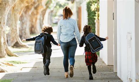 Beneficios De Ir A La Escuela Caminando Con Tus Hijos Bbmundo