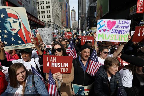 I Am Muslim Too Protesters Across The Us Show Solidarity Against Trump S Immigration Ban