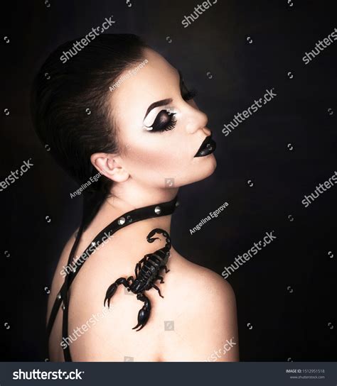 Sexy Cheeky Girl Mistress Black Extravagant Stockfoto 1512951518 Shutterstock