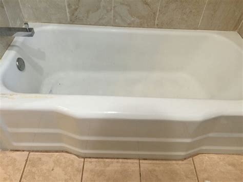 We come to your home, office, commercial building for bathtub resurfacing, reglazing, restoration. Gallery of Our Realizations | Bathtub Refinishing in Chicago