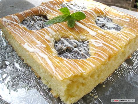 In a large bowl mix flour, sugar and dry yeast. Kuchen - Apfel- Mohn- Kuchen - www.kochstudio.eu : Koch ...