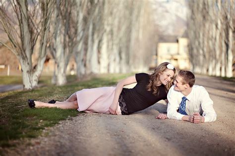Cute Couples Poses Images 2024 Finetoshine