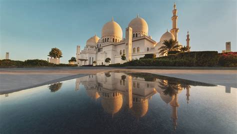 جامع الشيخ زايد الكبير في أبوظبي يستقبل 11614 مصلياً وزائراً صحيفة الخليج