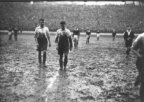 Picture Of Charlton Pitch 1937 Shows What Can Be Played On — Charlton Life