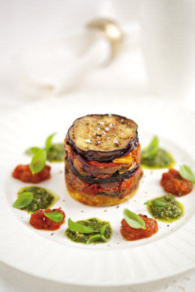 Vegetarian recipes that are simple, healthy and nutritious. Mediterranean stacks with pesto and tomato sauce - Starter ...