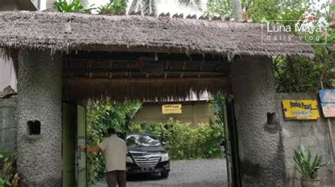 9 Potret Rumah Ibunda Luna Maya Di Bali Sejuk Artsy Menghadap Laut