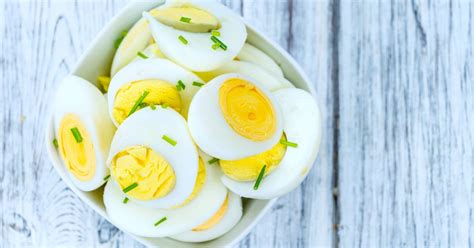 At just 74 calories per egg (310 kj), they are one of the healthiest foods you can eat. How many calories in an egg?