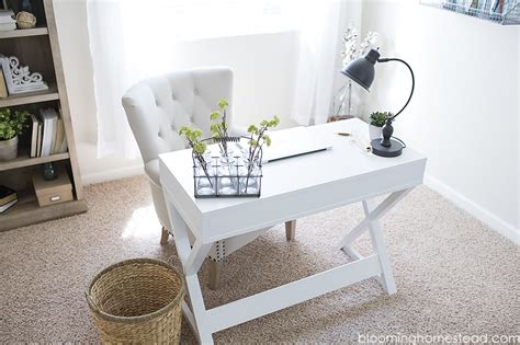 Finding a farmhouse style office chair can be challeneing with so many options out there. Farmhouse Style Office - Blooming Homestead