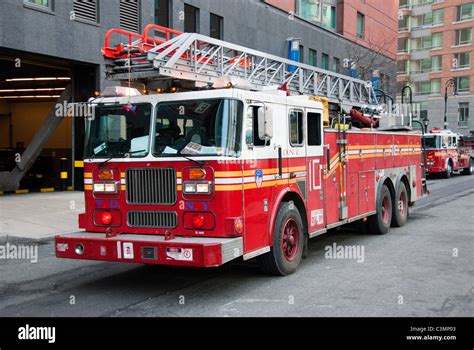 New York Fire Department Fire Truck Ladder Stock Photo Alamy