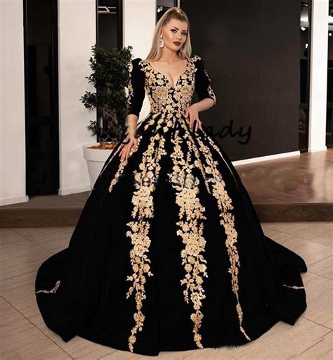 Black Velvet Ball Gown Prom Dresses With Gold Lace Applique 2020 Plus