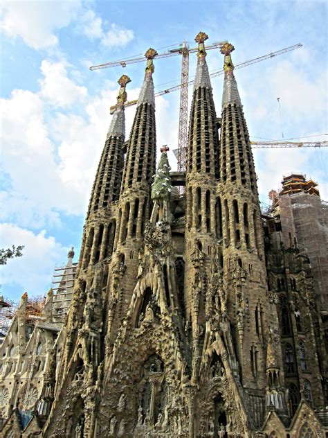 Gaudís Sagrada Família To Become Tallest Church In Europe By 2026