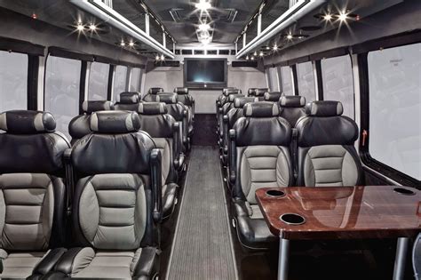 Luxury Limoparty Bus 22 Passenger Royal Excursion