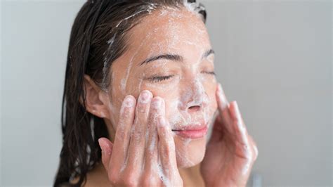 Do You Really Need To Wash Your Face In The Morning HealthShots