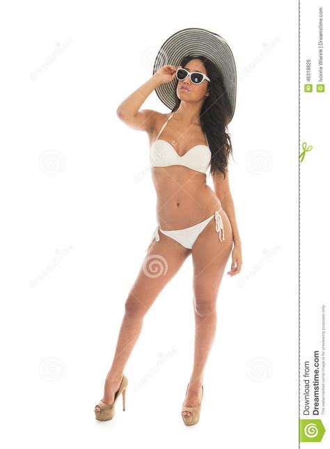 Murzynka W Białym Bikini Z Słomianym Kapeluszem Zdjęcie Stock Obraz Złożonej Z Bikini Dorosły