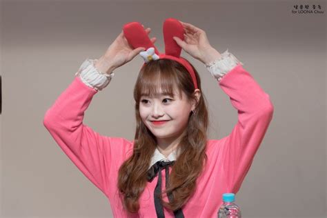 Pin On Chuu Fansigns 2018