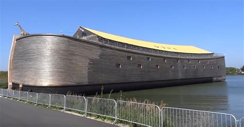 Carpenter Spends Twenty Years To Build Huge Life Sized Replica Of Noah’s Ark