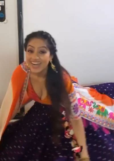 Deepika Singh Hot Boobs Slip While Dance Check In Screenshots