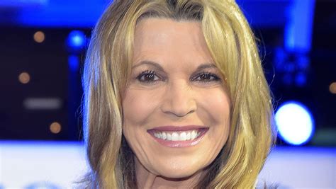 Vanna Whites Net Worth The Wheel Of Fortune Host Makes More Than You