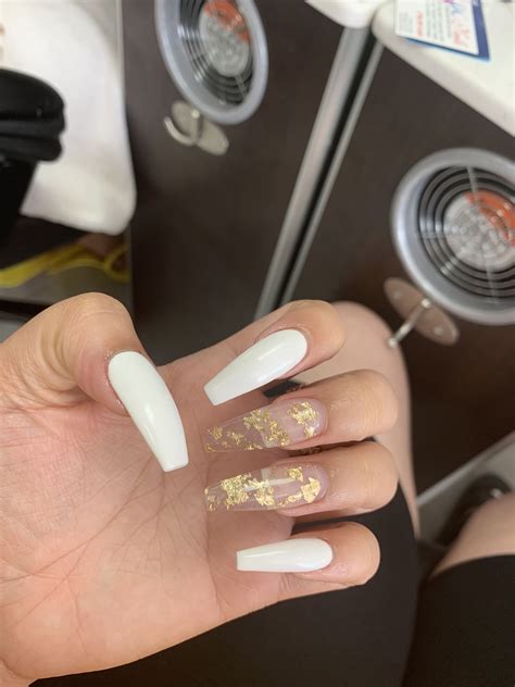 White And Gold Coffin Acrylic Nails - Tips Color Short Acrylic Nails