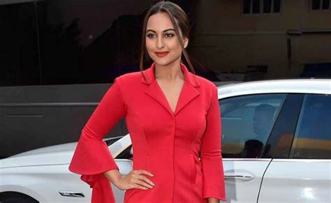 Prevention Of The Arrest Of Actress Sonakshi Sinha By Allahabad High Court सोनाक्षी सिन्हा
