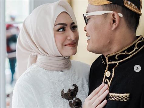 Semua diduga ketika nathalie holscher video syur 20 detik tersebut diunggah oleh dj katty butterfly. Oma Nathalie Holscher Tahan Tangis Jelaskan Pernikahan ...