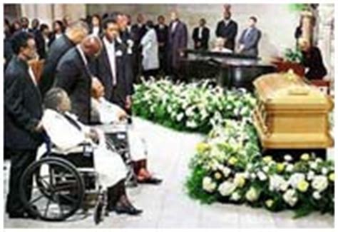 Find the perfect luther vandross funeral stock photos and editorial news pictures from getty images. Luther Vandross Death