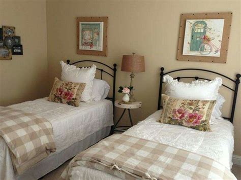 Pin By Marcie Morgan On Bedrooms Twin Beds Guest Room Twin Bedroom