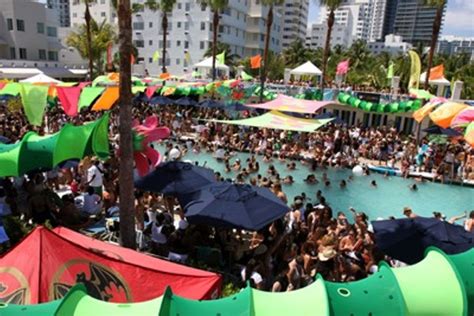 Aqua Girl Pool Party At Surfcomber Resort Miami Miami New Times The Leading Independent