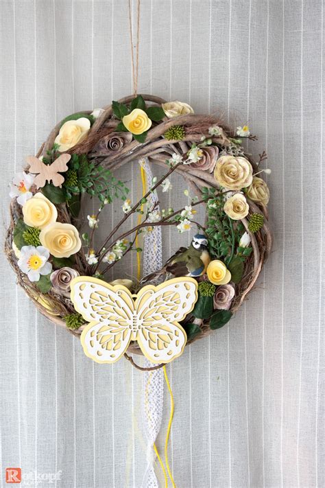 Frühlingshafte tulpen, gemischte sträuße oder andere wunderschöne frühblüher präsentieren wir ihnen als passendes ostergeschenk. Türkränze - Türkranz Blütenmix gelb - ein Designerstück ...