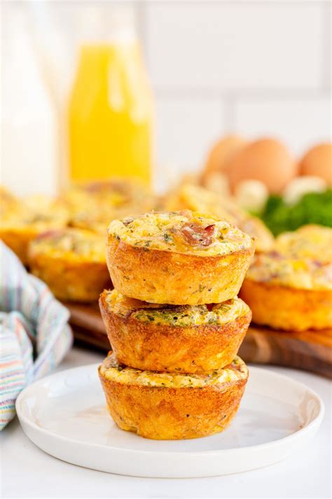 Easy Egg Breakfast Muffins With A Hash Brown Crust Play Party Plan
