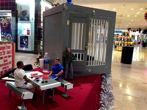 Scenes From Inside a Houston "Zombie" Mall – Texas Monthly