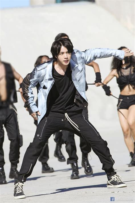 Scopri ricette, idee per la casa, consigli di stile e altre idee da provare. Two Pictures Of BTS's Jin Which Caused ARMY To Flip ...