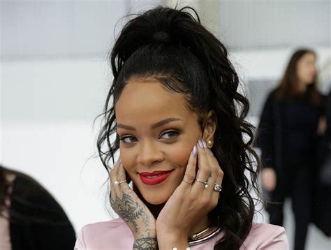 Rihanna Tweets Freepalestine Support Deletes It Posts