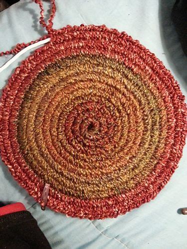 Crochet Around Clothesline Rope To Make A Rug Or Hot Pads Crochet