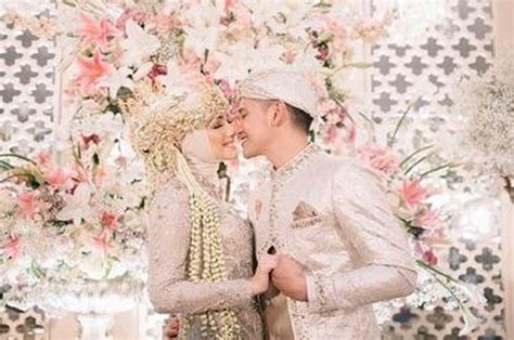 Citra kirana akhirnya bisa bernapas lega karena pernikahannya bersama rezky aditya berjalan dengan lancar. Belum Genap Seminggu Menikah dengan Citra Kirana, Rezky ...