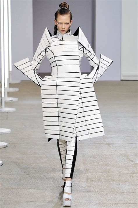 Wearable Architecture 29 Structural Silhouettes In Fashion Urbanist