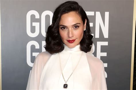 Gal Gadot Teases Her Role As Evil Queen In Disneys Snow White Remake