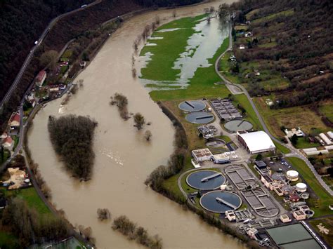 Ne consommez pas les médicaments ayant été en contact avec l'eau des inondations ou qui présentent des traces d'humidité sur leurs contenants. Doubs : les inondations de début janvier vues d'en haut ...