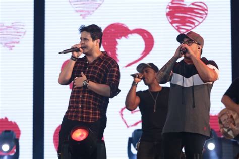 Music video by matheus & kauan performing a rosa e o beija flor (ao vivo). Matheus e Kauan gravam novo DVD - Jornal da Paraíba