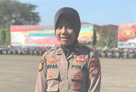 Zizan turut mengharapkan para peminat dapat mendoakan hubungannya dan emma berakhir di. MediaSelayar.Com | Medianya Orang Selayar