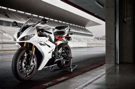 2012 Triumph Daytona 675r White At Cpu Hunter All Pictures And News
