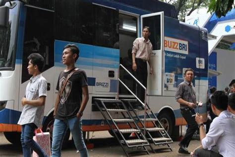 Bank perkreditan rakyat yang biasa disingkat dengan bpr adalah salah satu jenis bank yang dikenal melayani golongan pengusaha mikro. Bank BRI Percepat Migrasi ke BRISat - Finansial Bisnis.com