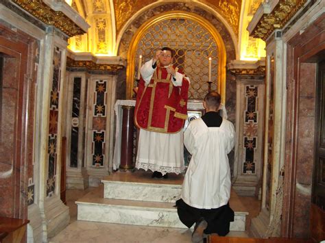 CATHOLICVS: Santa Misa Tridentina oficiada por el Superior General de