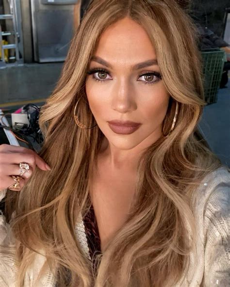 At haircolorcode hq the thing we love about jlo is that she wears a color that looks 100% hollywood, but can be achieved by anyone using the right hair dyes. Dream Coat in 2020 | Lightening dark hair, Hair, Celebrity ...