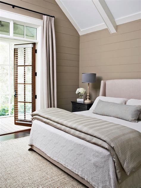 14 Ideas For Small Bedroom Decor Hgtvs Decorating