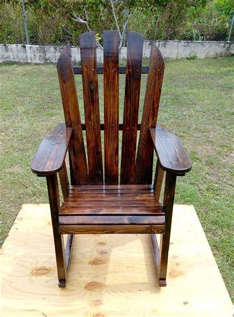 Перевод слова chair, американское и британское произношение, транскрипция, словосочетания, примеры использования. Pallet Rocking Chair