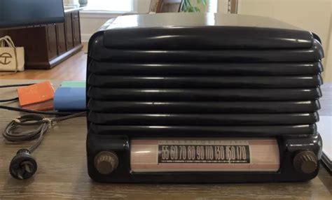 Vintage General Electric Model 107 Brown Bakelite Tube Radio Works 65