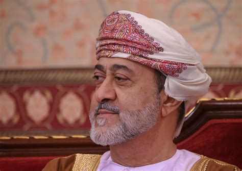 وأمس، أصدر السلطان هيثم بن طارق، سلطان عمان، مرسومين سلطانيين اليوم، يتعلق إحداهما بوضع نظام أساسي جديد للدولة يضع آلية محددة لانتقال الحكم في السلطنة ووضع آلية. هيثم بن طارق بين الداخل والخارج | خيرالله خيرالله | MEO