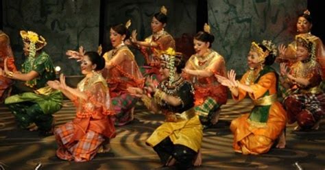 • tarian bharatanatyam merupakan salah satu tarian klasik india yang popular di kalangan kaum india di malaysia. TARIAN- TARIAN TRADISIONAL DI MALAYSIA: CIKGU TARISHINI